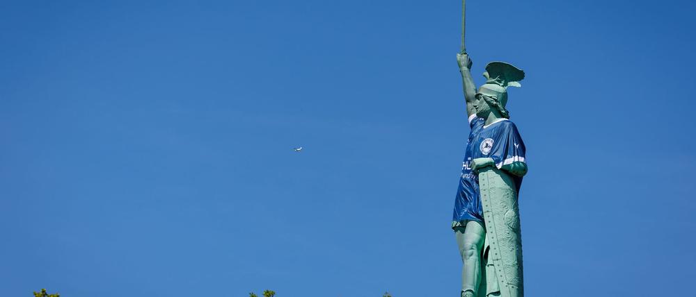 Das Hermannsdenkmal ist nun in ungewohntem Outfit zu sehen.