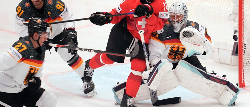 Gegen Deutschland steht der Schweizer Routinier Andres Ambühlvor seinem 145. WM-Einsatz