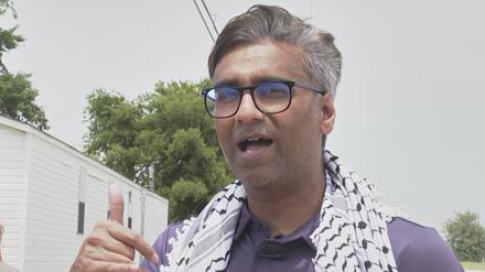 Badar Khan Suri, ein Stipendiat der Georgetown University aus Indien, spricht, nachdem er in Alvarado, Texas, aus der Einwanderungshaft entlassen wurde.