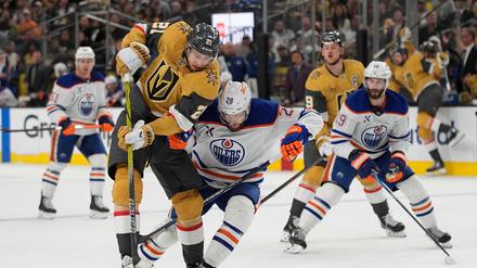 In einem hart umkämpften Spiel setzten sich die Oilers in der Verlängerung durch.