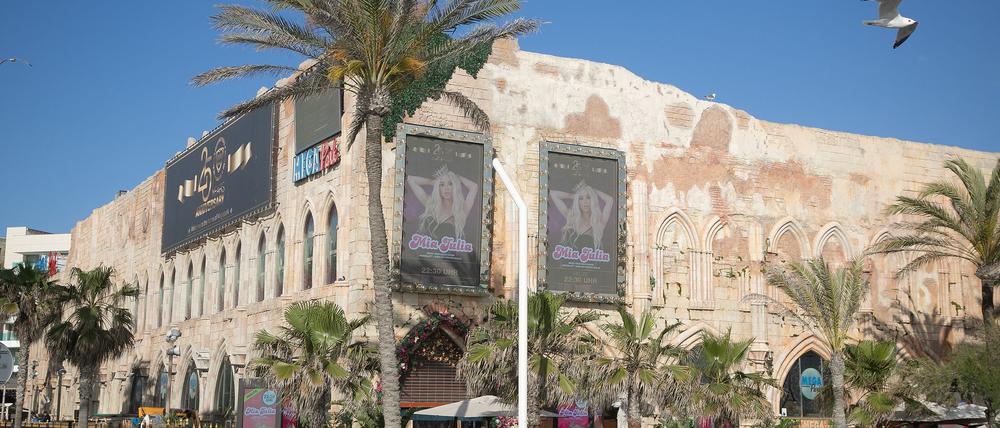Der Megapark: gotische Kathedrale? Sauftempel.