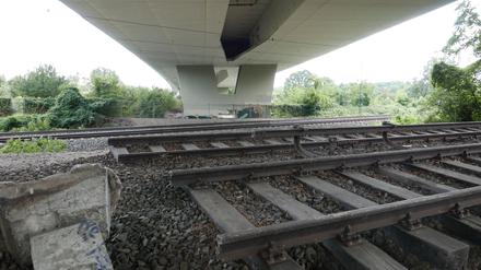 Siemensbahn unter der Rudolf-Wissell-Brücke Berlin Charlottenburg