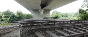 Siemensbahn unter der Rudolf-Wissell-Brücke Berlin Charlottenburg