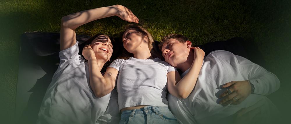 Lea, Anton und Katharina: Kann die Liebe auch zu dritt funktionieren? (Symbolbild)