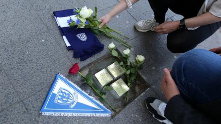 Neue Stolpersteine für Familie Platau in der Rudolf-Breitscheid-Straße 27. Sie besuchte regelmäßig Spiele des Vorläufervereins von Babelsberg 03.