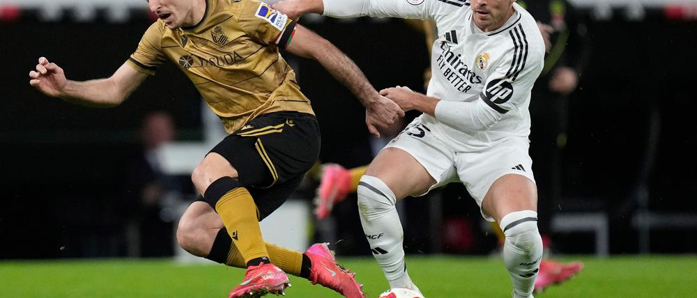 Die spanische Justiz hat den Weg für einen Strafprozess gegen Real-Star Raúl Asencio wegen des Vorwurfs der Weitergabe eines Sex-Videos von jungen Frauen eröffnet.