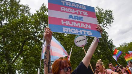 Plakat bei einer Demo in London: „Transrechte sind Menschenrechte.“