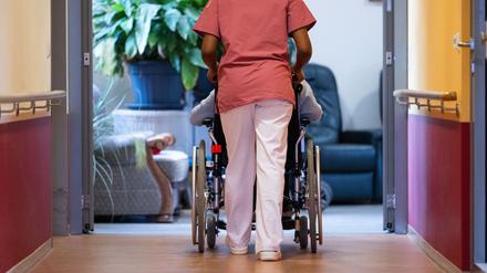 Mehr als 30.000 Pflegeeinrichtungen gibt es in Deutschland, gut die Hälfte davon in privater Hand. 