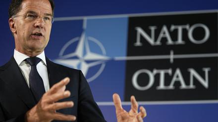 NATO-Generalsekretär Mark Rutte spricht auf einer Pressekonferenz beim informellen NATO-Außenministertreffen in Belek nahe Antalya.