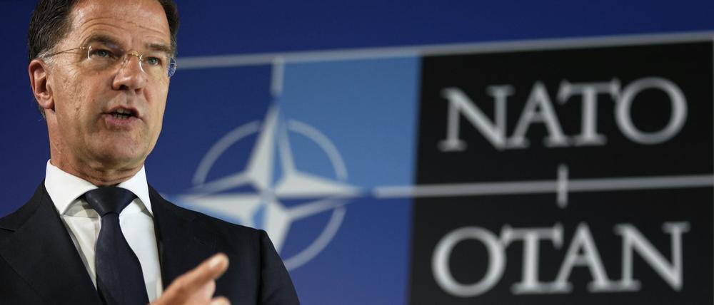 NATO-Generalsekretär Mark Rutte spricht auf einer Pressekonferenz beim informellen NATO-Außenministertreffen in Belek nahe Antalya.