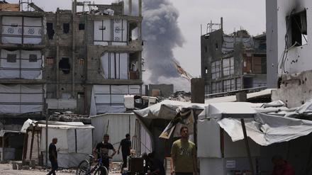 Rauch steigt auf von einem israelischen Luftangriff in Dschabalia, nördlicher Gazastreifen.