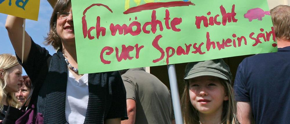 Die Gewerkschaft Erziehung und Wissenschaft (GEW) hat zu einer Demonstration aufgerufen.