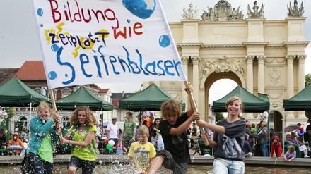 Demo gegen Bildungsabbau.