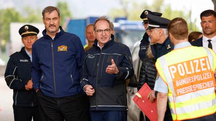 Bundesinnenminister Alexander Dobrindt und der bayerische Ministerpräsident Markus Söder besuchen am 15. Mai 2025 die Grenzkontrollstation Kiefersfelden, Süddeutschland.