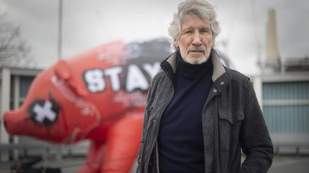 Ex-Pink-Floyd-Sänger Roger Waters vor aufblasbarem Schwein