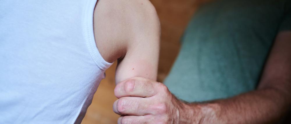 Tochter im Hundekäfig eingesperrt (Symbolfoto)