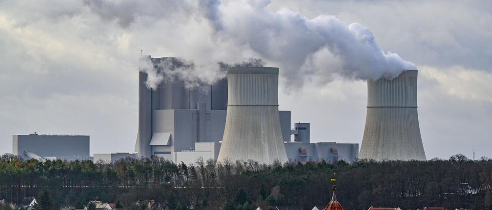 Das Energieunternehmen Leag in der Lausitz will künftig Drohnen zur Überwachung seiner Industrieanlagen einsetzen.