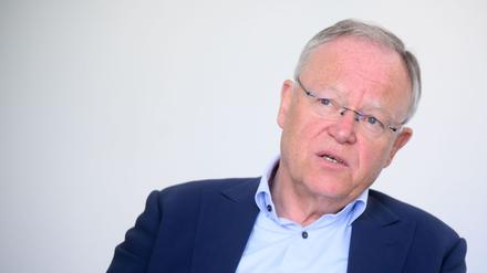 Niedersachsens Ministerpräsident Weil verweist auf eine Tarifregelung für den Standort Osnabrück.