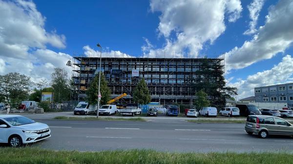 Die neue Grundschule beim Richtfest im Frühsommer 2025