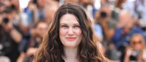 Mascha Schilinski gilt mit ihrem Cannes-Debüt bei der internationalen Kritik bereits als Anwärterin auf die Goldene Palme.