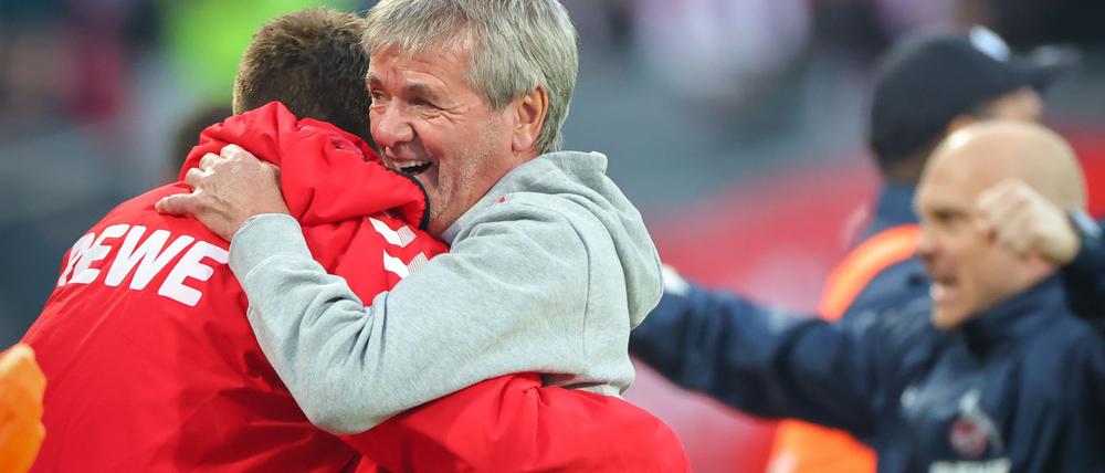 Kölns Trainer Friedhelm Funkel will den Aufstieg in die Bundesliga perfekt machen. 