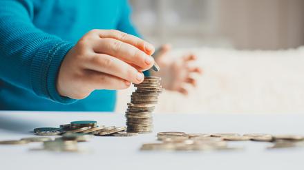 Kinder zwischen dem sechsten und dreizehnten Lebensjahr geben ihr Taschengeld meist für Süßigkeiten, Essen und Getränke aus.
