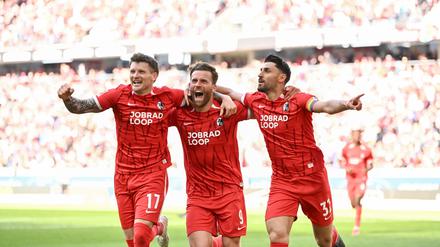 Wenn die Profis des SC Freiburg am Samstag nach dem Schlusspfiff so feiern, sind sie in der Champions League dabei.