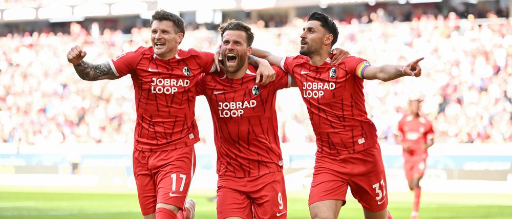 Wenn die Profis des SC Freiburg am Samstag nach dem Schlusspfiff so feiern, sind sie in der Champions League dabei.