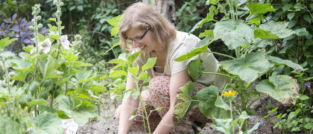 Gärtnern erdet: Andrea Jentsch, Herausgeberin des Buches „Gartentherapie zu Hause“.