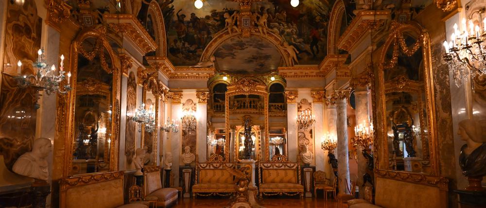 Blick in den Ballsaal des einstigen Wohnhauses, das heute ein Museum ist.