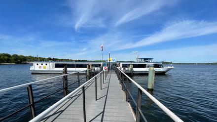 Das BVG-Schiff „MS Wannsee“, das jede Stunde nach Kladow übersetzt.