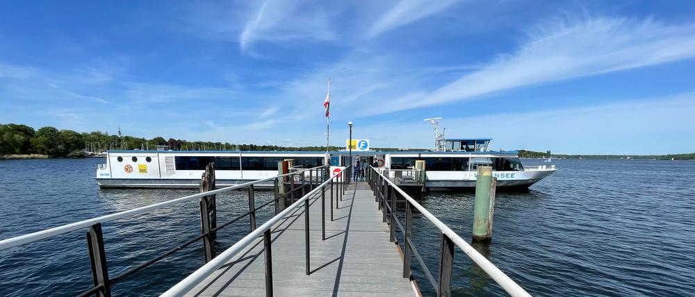 Das BVG-Schiff „MS Wannsee“, das jede Stunde nach Kladow übersetzt.