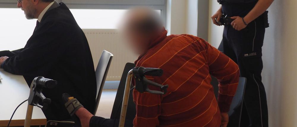 Ein Angeklagter wird wegen versuchten Mordes zu einer Haftstrafe verurteilt. (Archivbild)  