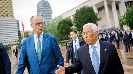 Hoffen auf enge Abstimmung mit den USA: Bundeskanzler Friedrich Merz (l) und EU-Ratspräsident António Costa.