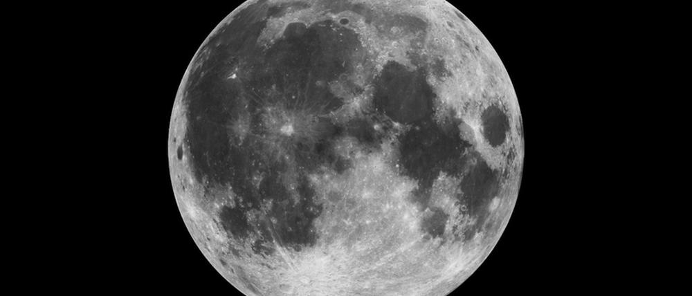 Dieses zusammengesetzte Bild des Mondes unter Verwendung von Clementine-Daten aus dem Jahr 1994 ist die Ansicht, die wir am ehesten sehen, wenn der Mond voll ist.