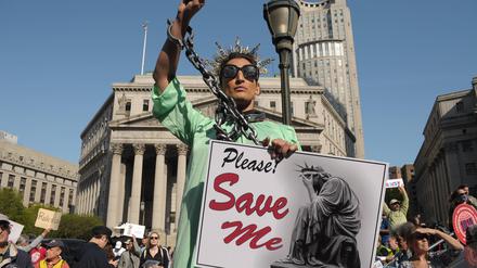 Am ersten Mai kam es in New York zu Protesten gegen die Maßnahmen der Trump-Regierung. 