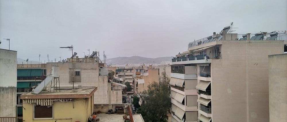 Feinstaub aus der Sahara begrenzt die Sicht in der griechischen Hauptstadt Athen.