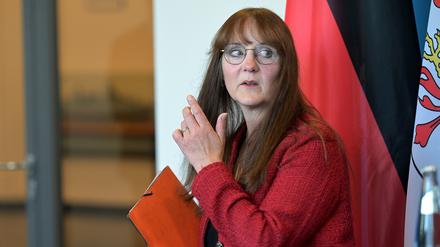 Katrin Lange (SPD), nachdem sie ihren Rücktritt als Innenministerin von Brandenburg erklärt hatte.
