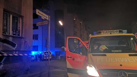 Der Tatort vor der Wache im Rollberg-Kiez.