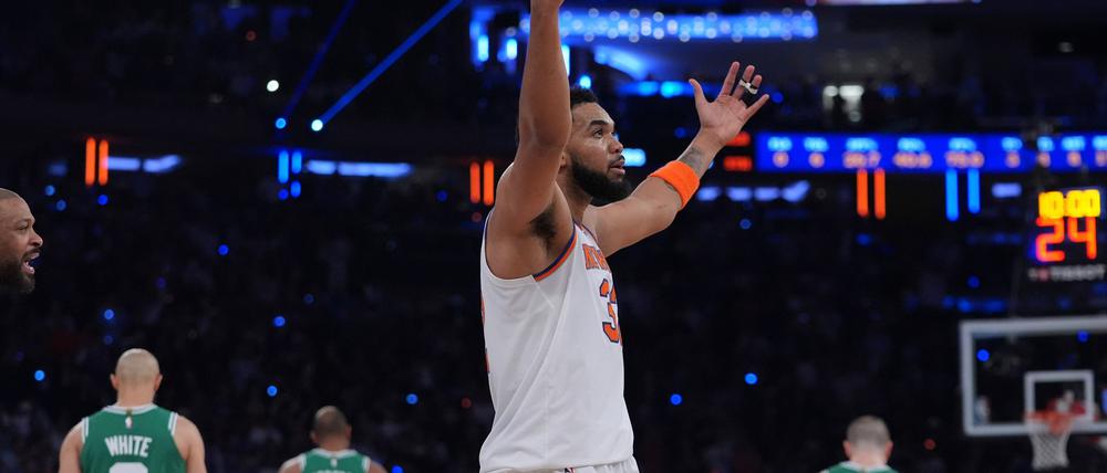 Karl-Anthony Towers freut sich in eigener Halle über den Einzug ins NBA-Halbfinale.