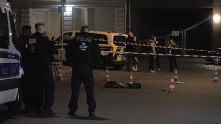 Nach dem Messerangriff auf einen Polizisten fordert die Gewerkschaft mehr Schutz für Polizeibeamte. 