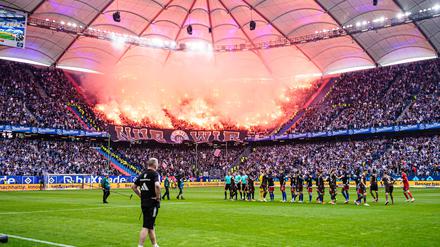 Die Choreografie der Fans des FC St. Pauli beim letzten Derby im Volkspark vor etwa einem Jahr. 