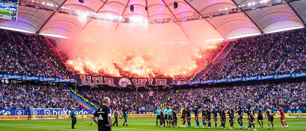 Die Choreografie der Fans des FC St. Pauli beim letzten Derby im Volkspark vor etwa einem Jahr.