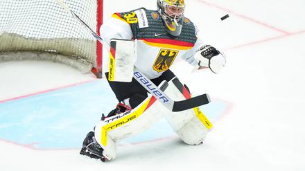 Torhüter Philipp Grubauer erlitt im Spiel gegen die USA eine Handverletzung.