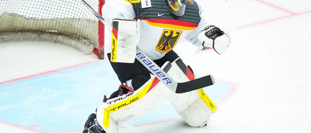 Torhüter Philipp Grubauer erlitt im Spiel gegen die USA eine Handverletzung.