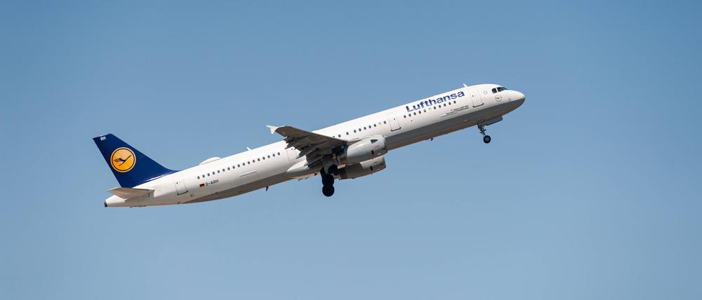 Ein Passagierflugzeug vom Typ Airbus A321-100 der Lufthansa
