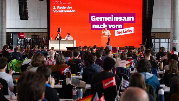 Maximilian Schirmer, Berliner Landesvorsitzender der Partei Die Linke, spricht beim Landesparteitag der Berliner Linke. (Archivbild)