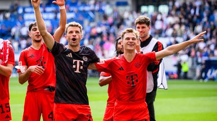 Thomas Müller jubelte in seinem letzten Bundesligaspiel für den FC Bayern München über einen klaren Sieg.