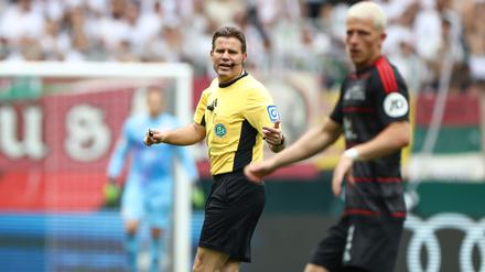 Felix Brych erklärt, wie er mit schwierigen Spielern umgeht. 
