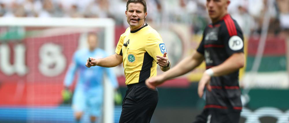 Felix Brych erklärt, wie er mit schwierigen Spielern umgeht.